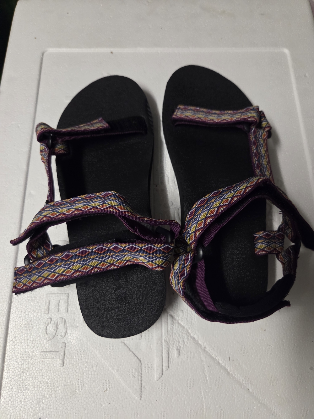 Women’s Purple Patterned Strap Sandals